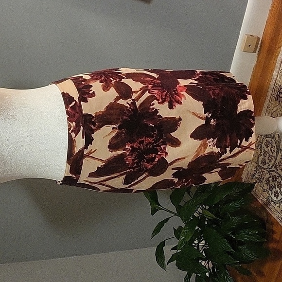 Van Heusen Studio Brown Tan Vintage Lined Back Zip Floral Pencil Skirt - Size 6 - Picture 1 of 8